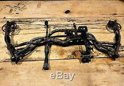 2012 Hoyt Carbon Element 32 hunting bow with arc limbs, and accessories