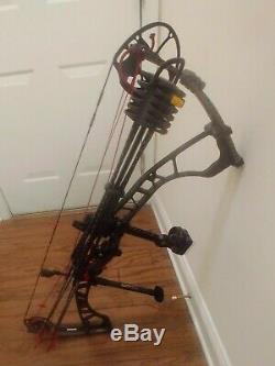 2013 Hoyt Spyder Turbo 60 lb. (Black) compound bow with full hunting set
