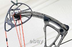 #60-70 Bowtech Realm SR6, RH, Speed Hunting Bow, Threadz strings