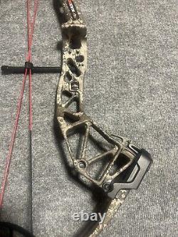 Bear Archery Blackout Epic Compound Bow Right Handed