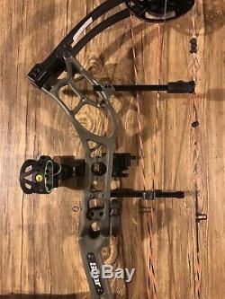 Bear Archery Threat Olive Compound Hunting Bow RH 60-70 Ready to Hunt 6 Arrows