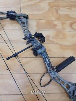 Bear Charge Compound Bow with Arrows