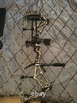 Bear Kuma 33 70# right hand Package/Loaded Bow (WITH CASE, RELEASE, ETC)