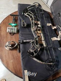 Bear escape bow real tree RH custom ready to hunt package. Slightly used