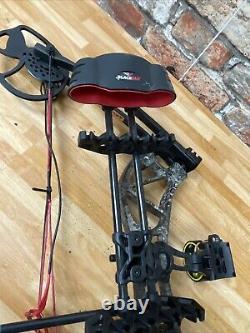 Blackout Intrigue XS Compound Bow 70# Right Hand / Camo