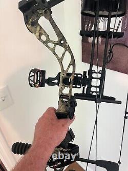 Bowtech Amplify Compound Bow 70# rh