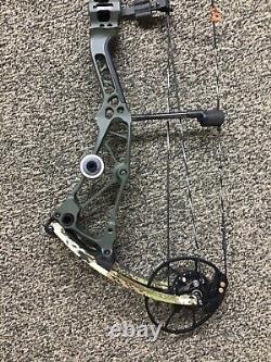 Bowtech Revolt X Right Handed 60-70lbs 26-31 Bow Custom color 2