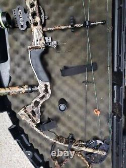 Bowtech Tomkat Compound Bow, ARCHERY DEER Hunting RH & Hard Case, Arrows