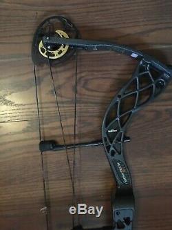 Bowtech carbon icon, new used, left handed, 70lbs, black, competition or hunting