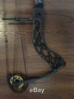 Bowtech carbon icon, new used, left handed, 70lbs, black, competition or hunting