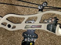 Carbon RX-1 Redwrx Archery Compound Bow with Rare (Collectors) deer skin color