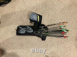 Compound hunting bow package Mathews Triax, 60 lbs. R hand, complete set up