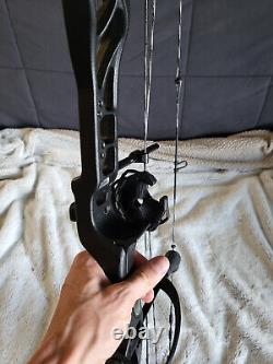 Diamond Alter Compound Bow Hunting Adult Archery Black 70 Pound Draw Adjustable