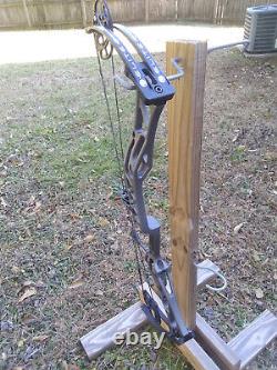 Elite Ritual 35 60# 31 draw with new Gas bow strings. Excellent condition