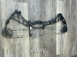 HOYT AXIUS ULTRA Compound Hunting Bow 27 to 30 Right hand 55# to 65#
