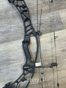 HOYT AXIUS ULTRA Compound Hunting Bow 27 to 30 Right hand 55# to 65#