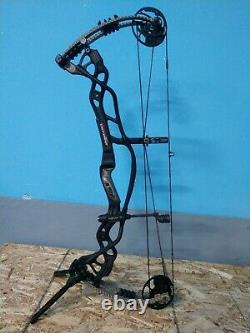 Hoyt Carbon Defiant Right Handed Hunting Bow in Black