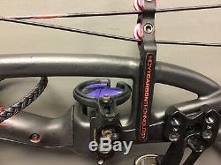 Hoyt Carbon Element Right Handed 29 60-70 lbs 30 black with red accents 3