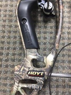 Hoyt Charger Camoflage Compound Hunting Right Handed Bow with Quiver and Arrows
