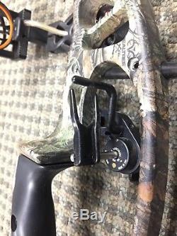 Hoyt Charger Camoflage Compound Hunting Right Handed Bow with Quiver and Arrows