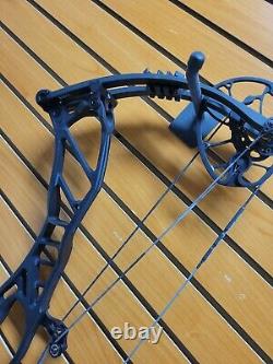 Hoyt Double XL 70# 32-34 Long Draw Hunting Compound Bow RH Black Never Shot