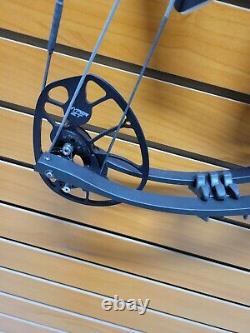 Hoyt Double XL 70# 32-34 Long Draw Hunting Compound Bow RH Black Never Shot