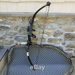 Hoyt / Easton Hunting Bow 45-60 lb. 29-31 Draw Length 41 String Length in Case