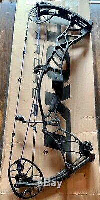 Hoyt Helix RH Blackout Compound Hunting Bow with Box