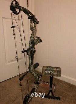 Hoyt Maxxis 31. Complete Hunting Set Up. Right Handed, 27.0 draw length, 70Lb