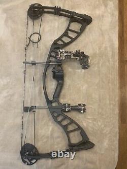 Hoyt Powermax Right Handed Compound Hunting Bow in Solid Black