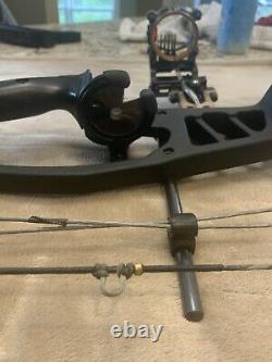 Hoyt Powermax Right Handed Compound Hunting Bow in Solid Black