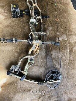 Hoyt Spyder Carbon Bow RH Right Hand Camo loaded with iSeries hard case