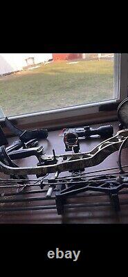 Hoyt Torrex RH Compound Bow Ready to Hunt Package 65# 26-30 336fps