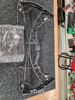 Hoyt Torrex Xt Blackout Right Handed Brand New In Box