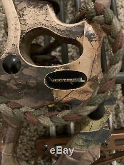 Hoyt Vectrix XL Compound Bow 60-70 RH 30 RTH Hunting Extras