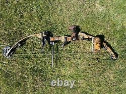 Left Handed Hunting Bow Camo color. Quiver Included. No defects or damages