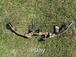 Left Handed Hunting Bow Camo color. Quiver Included. No defects or damages