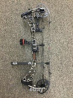 Mathews Halon 32 6 right handed ready to hunt package 50-60# 2