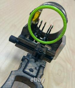 Mathews Heli-m 70/30 Compound Hunting Bow & 5 Arrows, 70 DW 26 DL, Right Handed