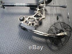 Mathews Triax RH 24½ to 30½ Hunting Bow 50# to 60# Lost Camo XD + Accessories