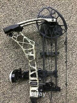 Mathews VXR 28 Right Handed 25.5-30 50-60lbs. Bow Package 2
