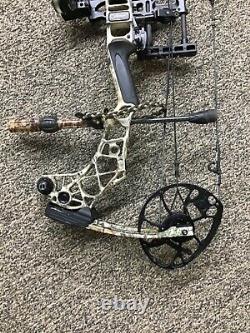 Mathews VXR 28 Right Handed 25.5-30 50-60lbs. Bow Package 2