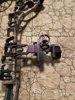 Mathews halon 6 hunting bow with arrow rest, one pin sight and arrow quiver