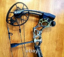 Mathews triax bow compound hunting bow