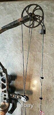 Matthews switchback compound hunting bow with 6 arrows & sight, right hand, used