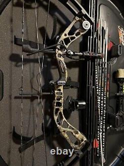 PERFECT USED Bowtech Amplify 8-70# RH Hunting Bow BLACK BRAND NEW STRINGS