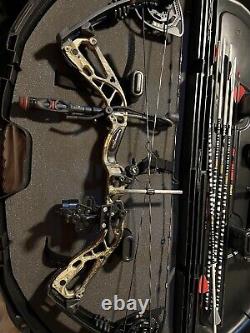 PERFECT USED Bowtech Amplify 8-70# RH Hunting Bow BLACK BRAND NEW STRINGS