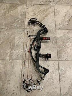 PSE Carbon Air Compound Bow 32 Right Handedd Archery Hunting