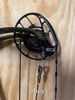 PSE Fortis 33 EC2 70 Pounds Right Hand Compound Bow Kuiu Verde