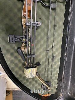 PSE Infinity Compound Bow Archery Hunting, RH, 70# 29, with Accessories (A93)